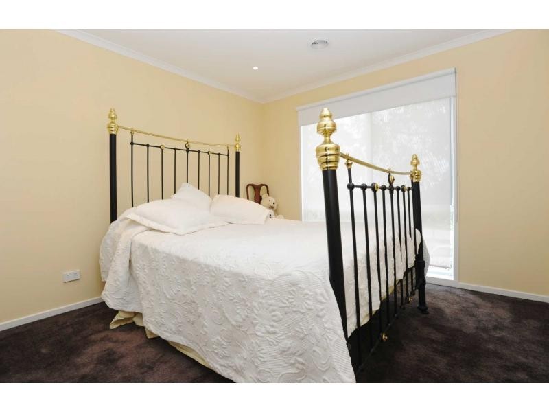 15 Tyalla Grove, Mornington VIC 3931