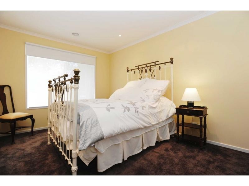 15 Tyalla Grove, Mornington VIC 3931