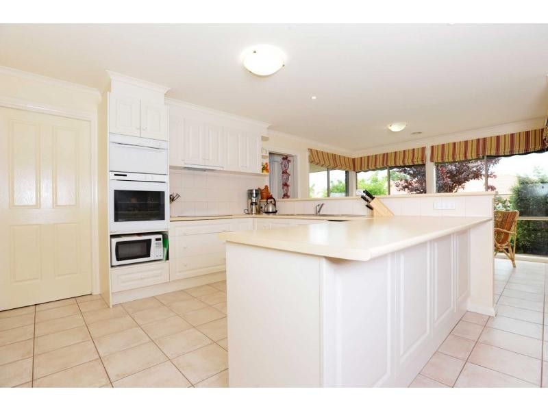 21 Caversham Drive, Mornington VIC 3931