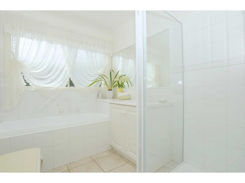 21 Caversham Drive, Mornington VIC 3931