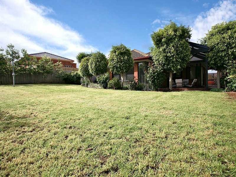 11 Manna Gum Close, Mornington VIC 3931