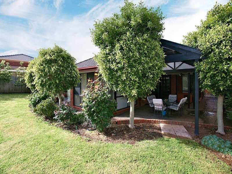 11 Manna Gum Close, Mornington VIC 3931