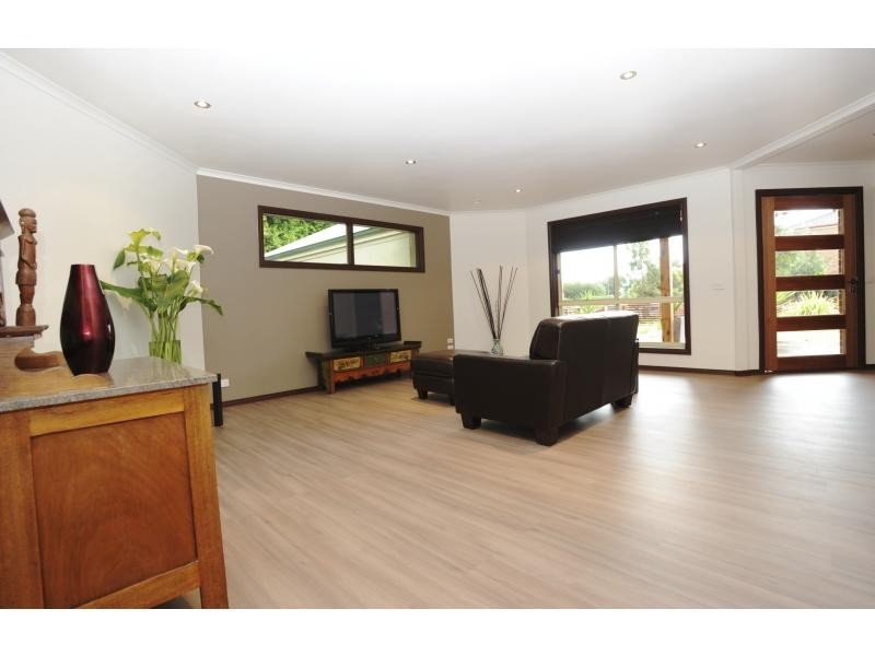 2 Tennis Court, Mornington VIC 3931