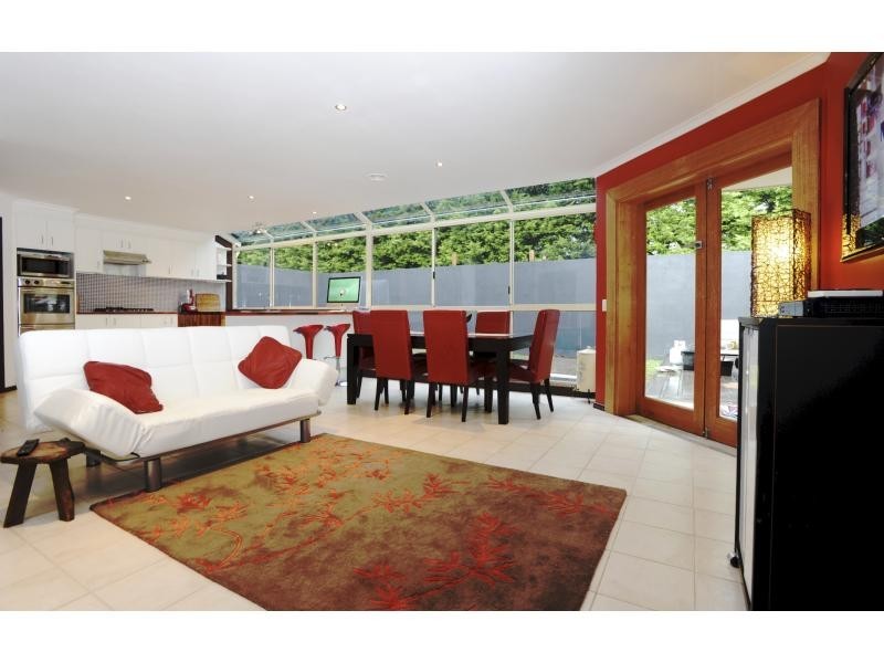 2 Tennis Court, Mornington VIC 3931