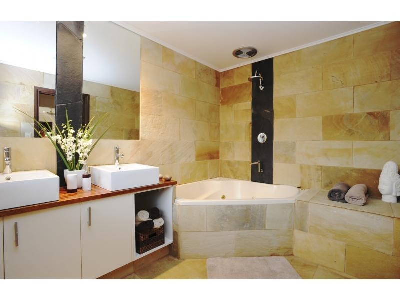 2 Tennis Court, Mornington VIC 3931