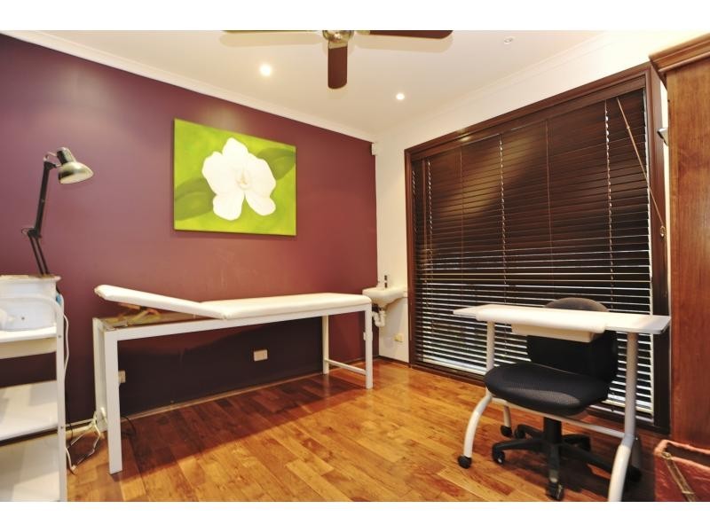 2 Tennis Court, Mornington VIC 3931