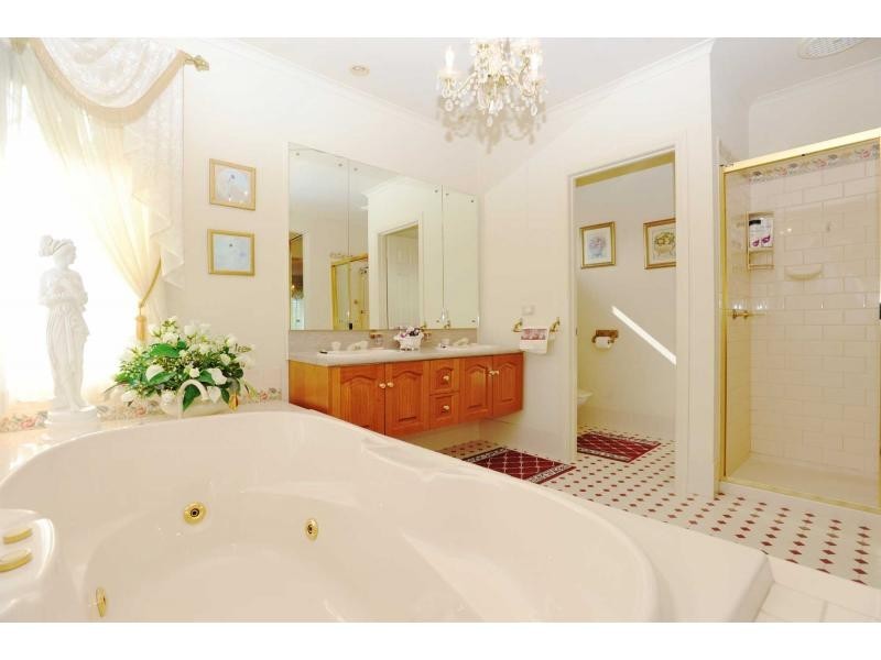 8 Casuarina Close, Mornington VIC 3931