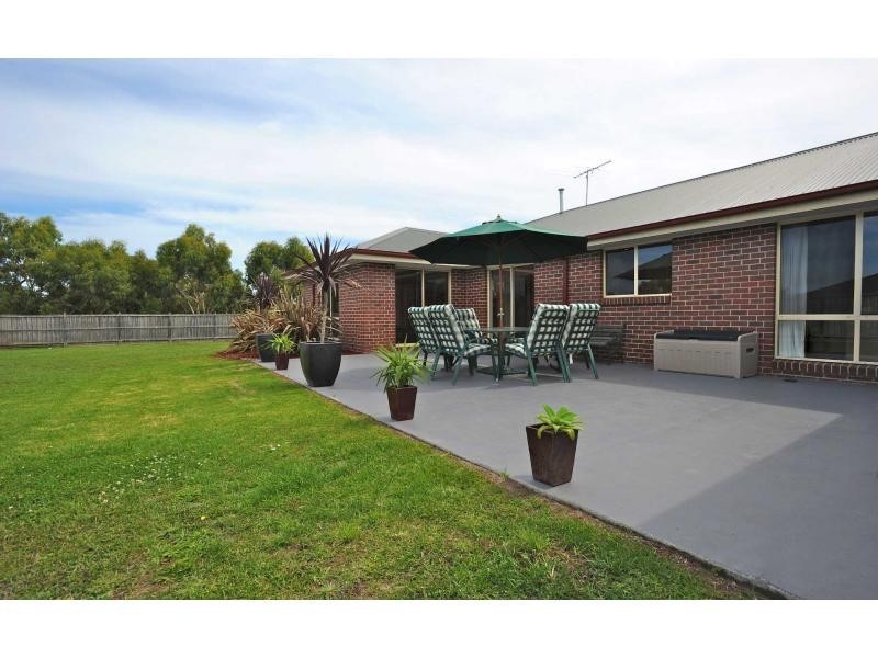 32 Summerfield Drive, Mornington VIC 3931