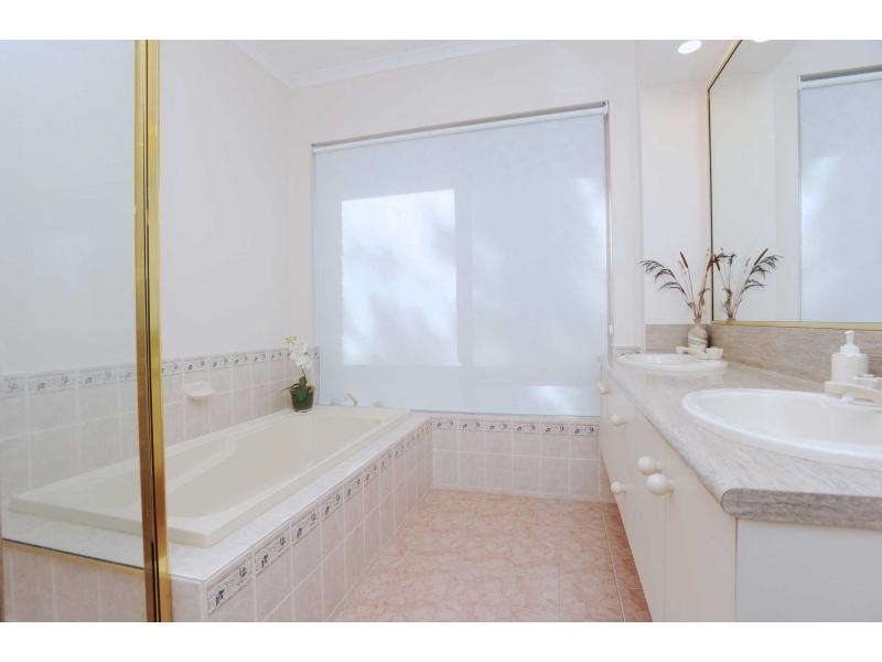 29 Parkside Crescent, Mornington VIC 3931