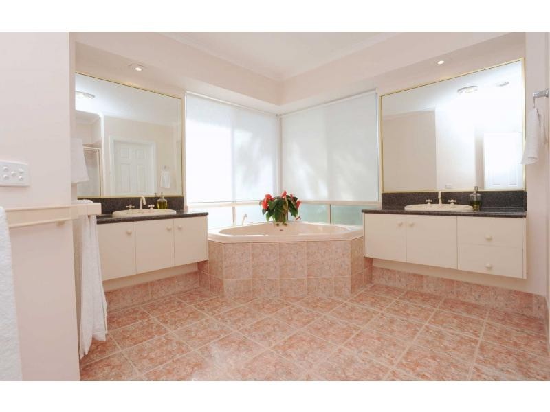 29 Parkside Crescent, Mornington VIC 3931