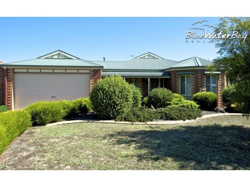 8 Caversham Drive, Mornington VIC 3931