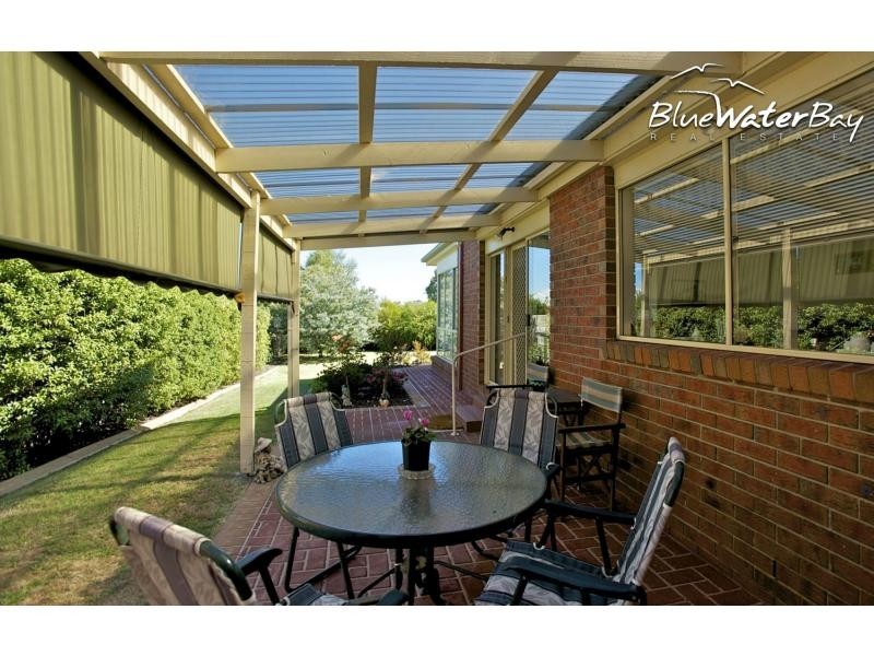 8 Caversham Drive, Mornington VIC 3931