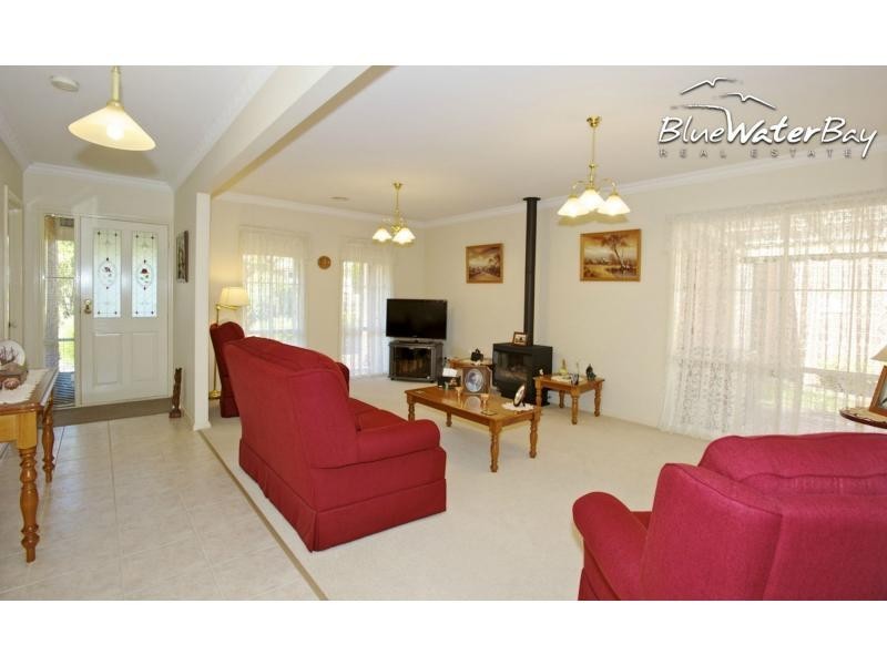 8 Caversham Drive, Mornington VIC 3931