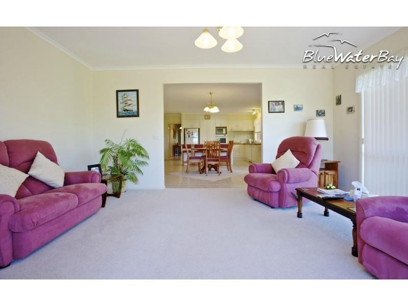 8 Caversham Drive, Mornington VIC 3931