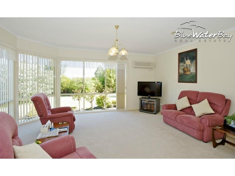 8 Caversham Drive, Mornington VIC 3931