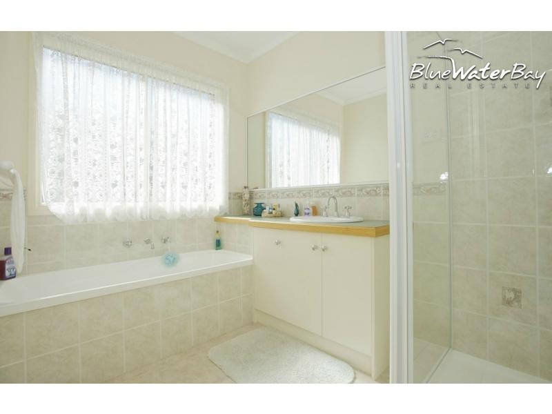 8 Caversham Drive, Mornington VIC 3931