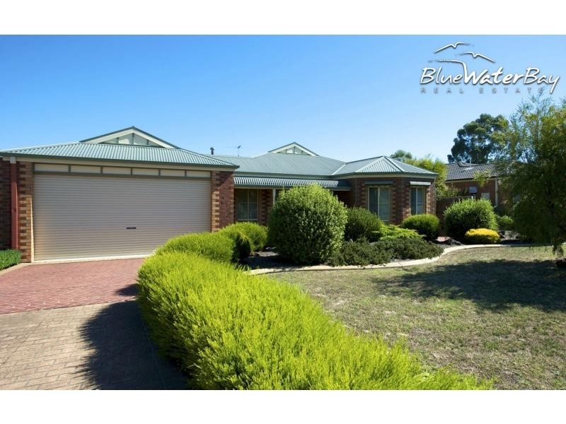 8 Caversham Drive, Mornington VIC 3931