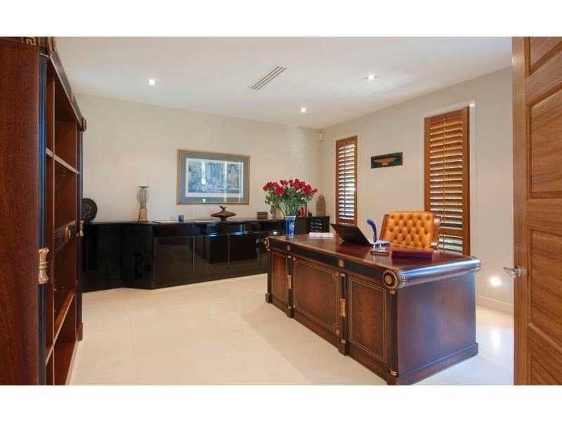 9 King James Court, Sovereign Islands, Paradise Point QLD 4216