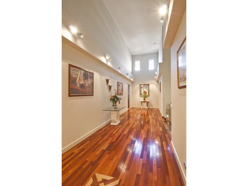 9 King James Court, Sovereign Islands, Paradise Point QLD 4216