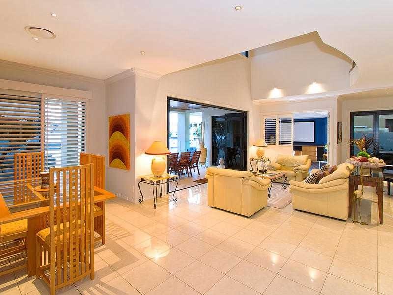 7 King James Court, Sovereign Islands, Paradise Point QLD 4216