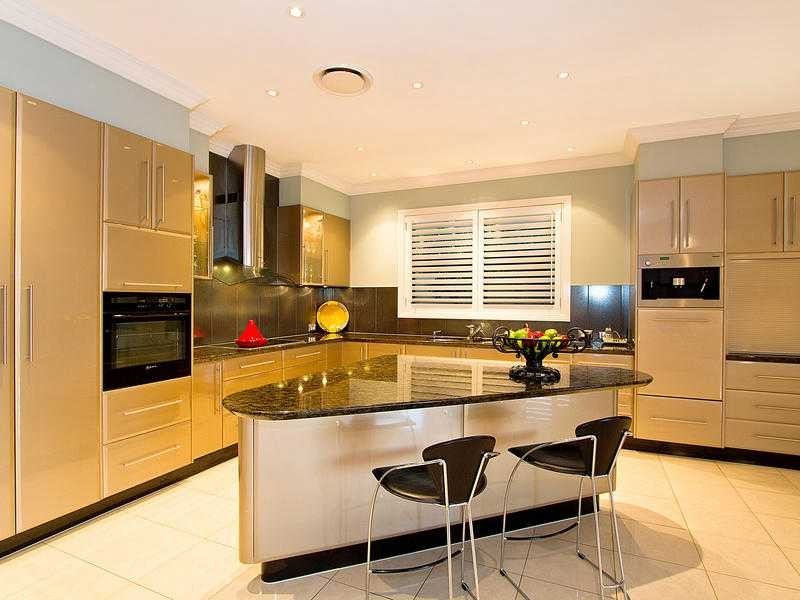 7 King James Court, Sovereign Islands, Paradise Point QLD 4216