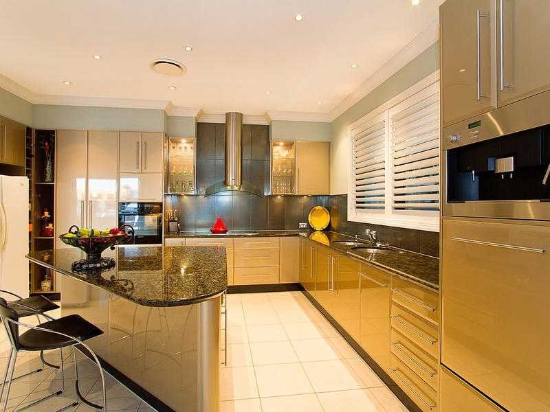 7 King James Court, Sovereign Islands, Paradise Point QLD 4216