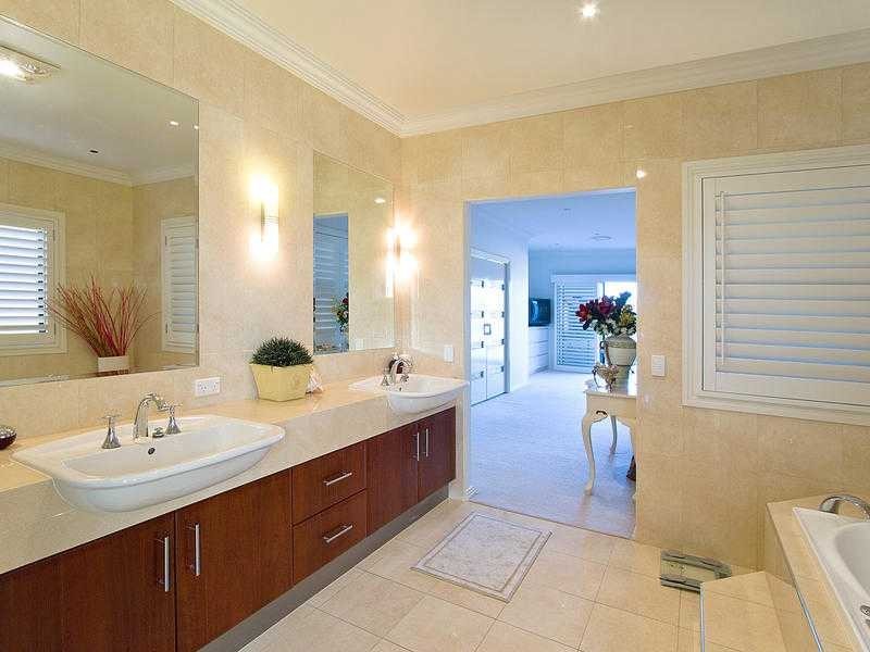 7 King James Court, Sovereign Islands, Paradise Point QLD 4216