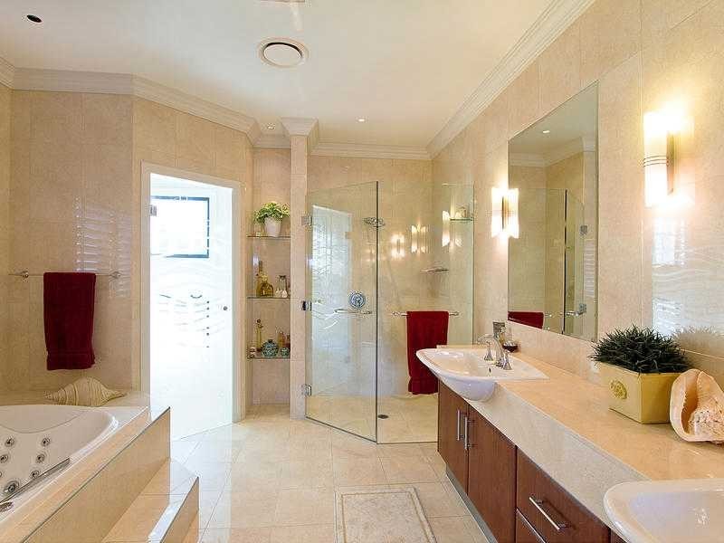 7 King James Court, Sovereign Islands, Paradise Point QLD 4216