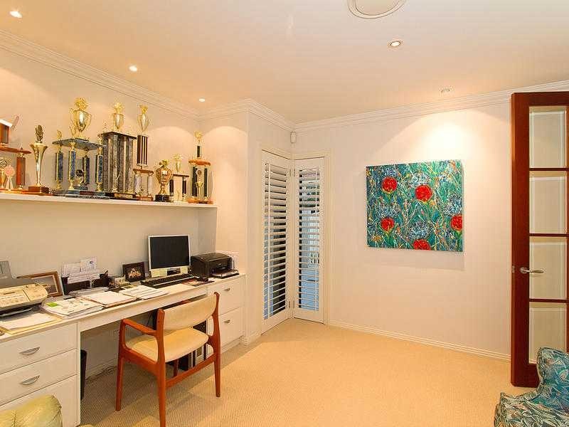 7 King James Court, Sovereign Islands, Paradise Point QLD 4216