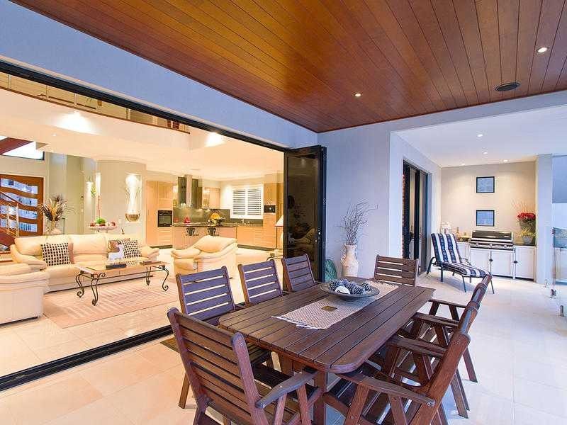 7 King James Court, Sovereign Islands, Paradise Point QLD 4216
