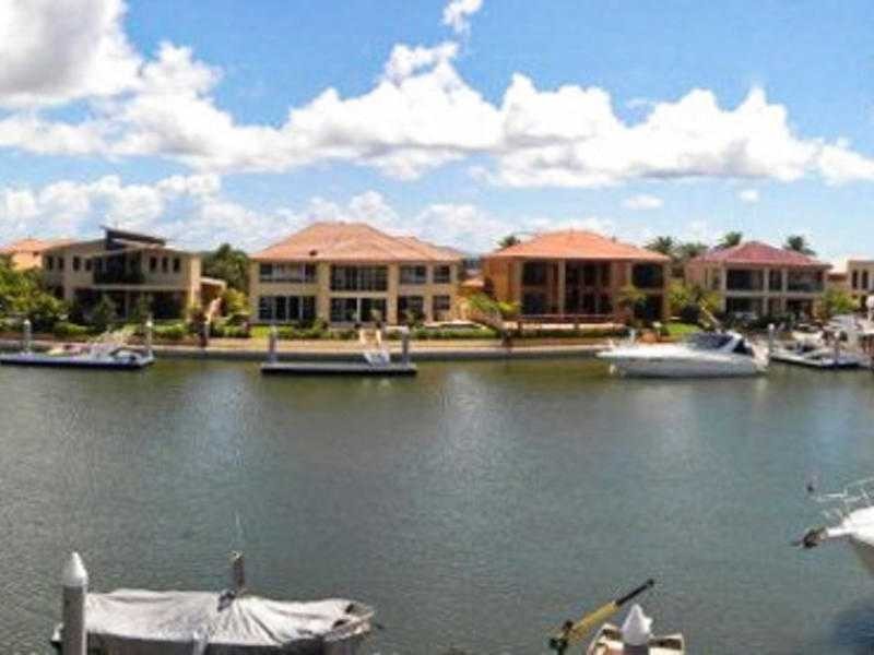 7 King James Court, Sovereign Islands, Paradise Point QLD 4216