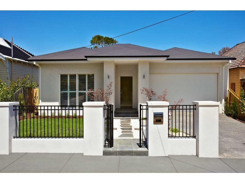 8 Young Street, Brighton VIC 3186