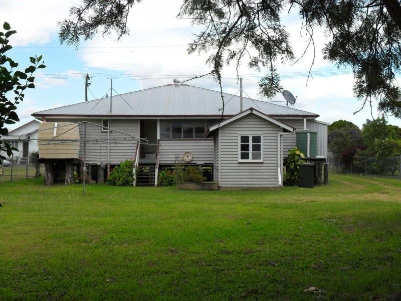 14 Gloucester Street, Biggenden QLD 4621