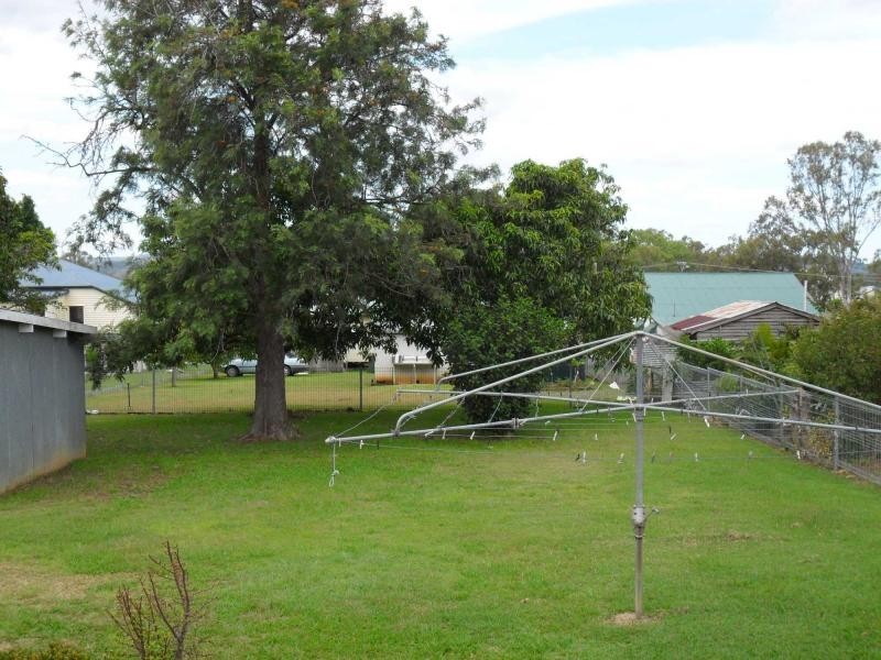 14 Gloucester Street, Biggenden QLD 4621