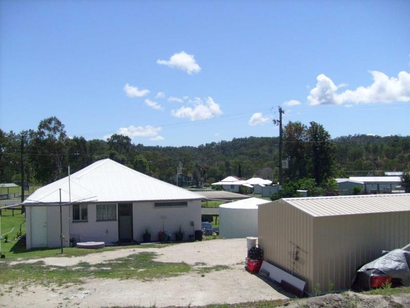 4 Chichester Street, Mount Perry QLD 4671