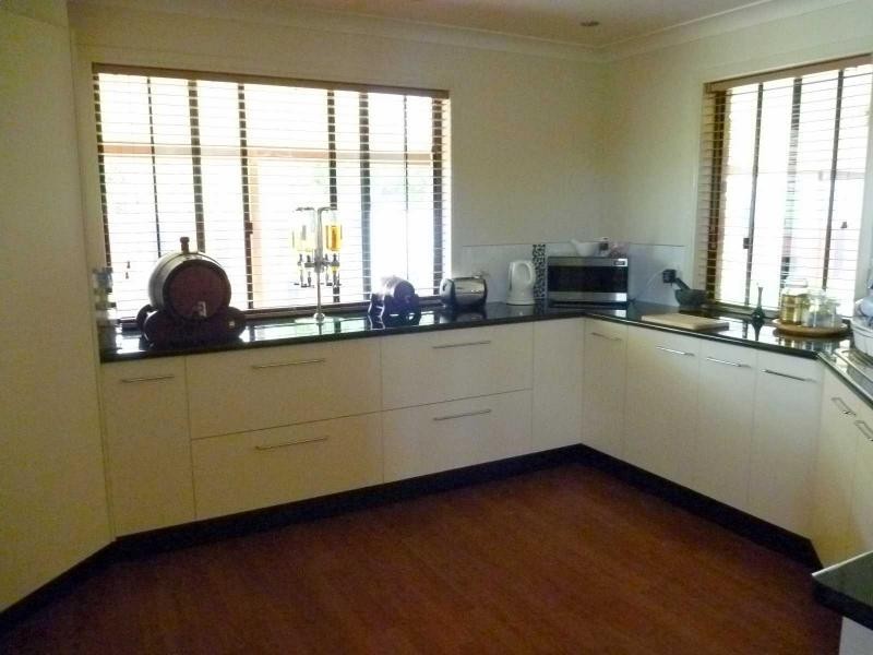 18 Pioneer Avenue, Childers QLD 4660