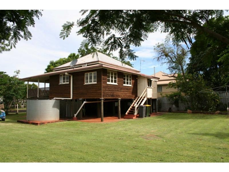 6 Noel Street, Childers QLD 4660