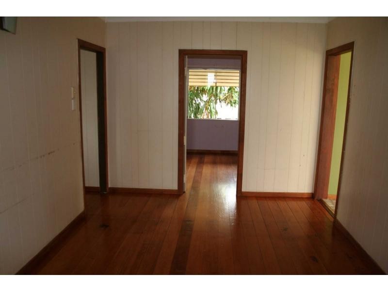 6 Noel Street, Childers QLD 4660