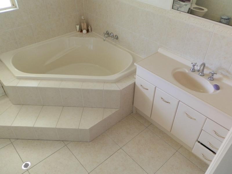 Isis Central QLD 4660