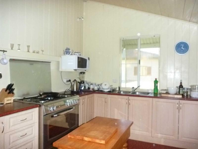 3 Pizzey Street, Childers QLD 4660