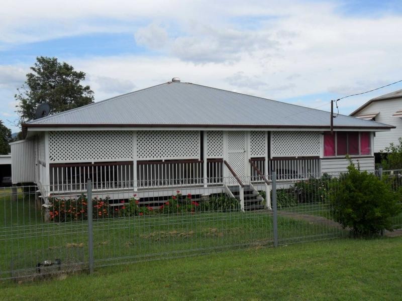 14 Gloucester Street, Biggenden QLD 4621