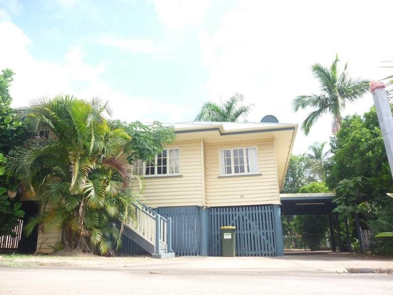 19 West Street, Childers QLD 4660