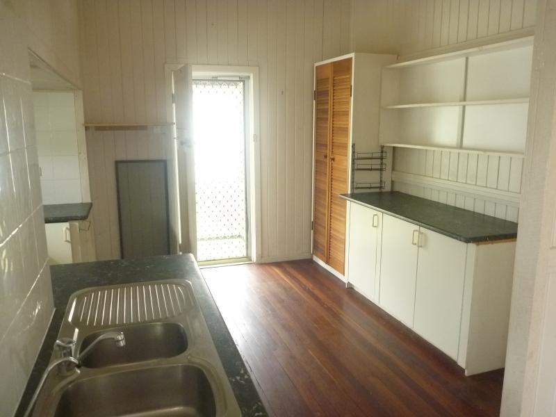 14 Walsh Street, Biggenden QLD 4621