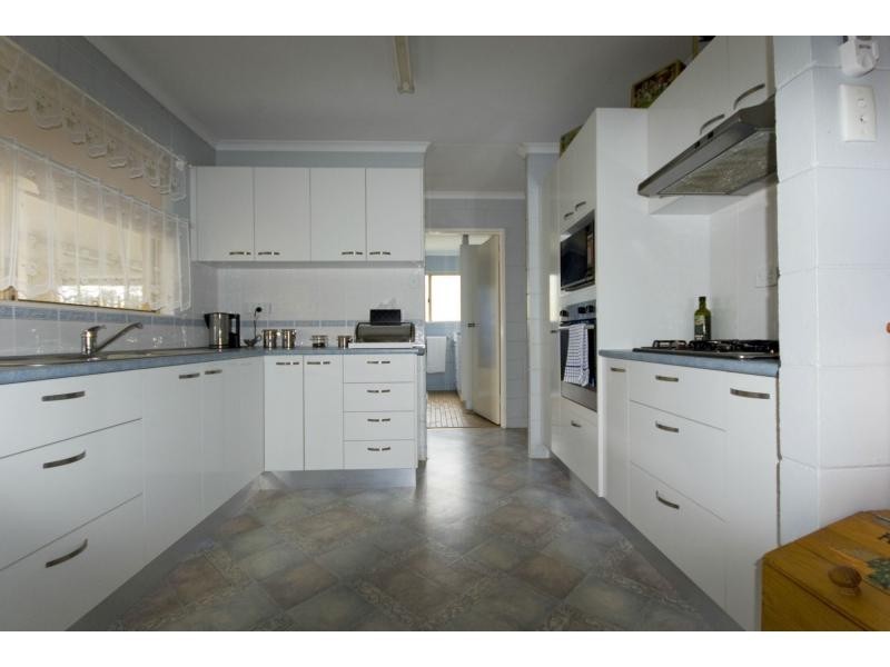 4 Grevillia Drive, Redridge QLD 4660