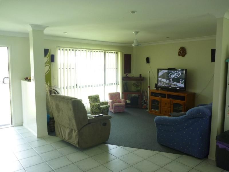 40 Paradise Avenue, Thabeban QLD 4670