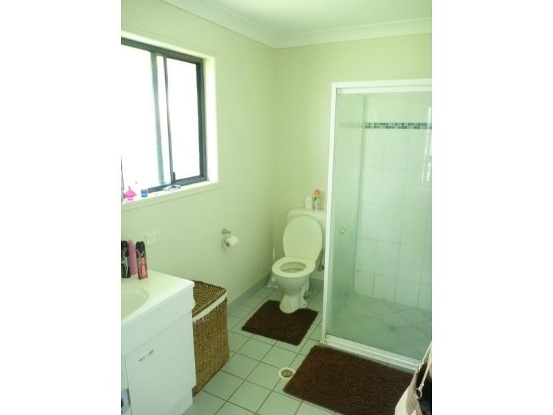 40 Paradise Avenue, Thabeban QLD 4670