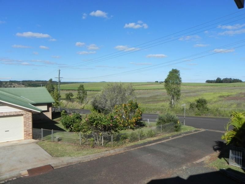 7 THOMPSON ROAD, Childers QLD 4660