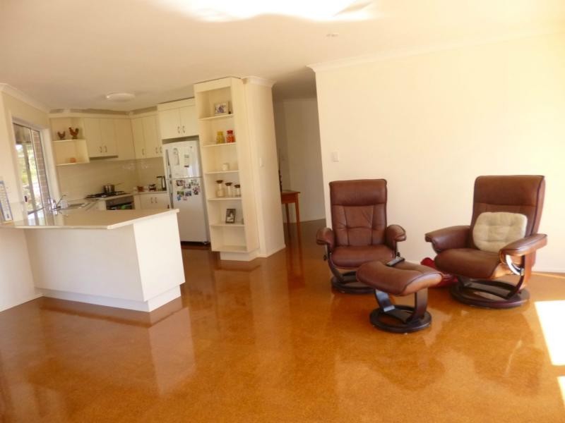 1 Melelueca Court, Redridge QLD 4660