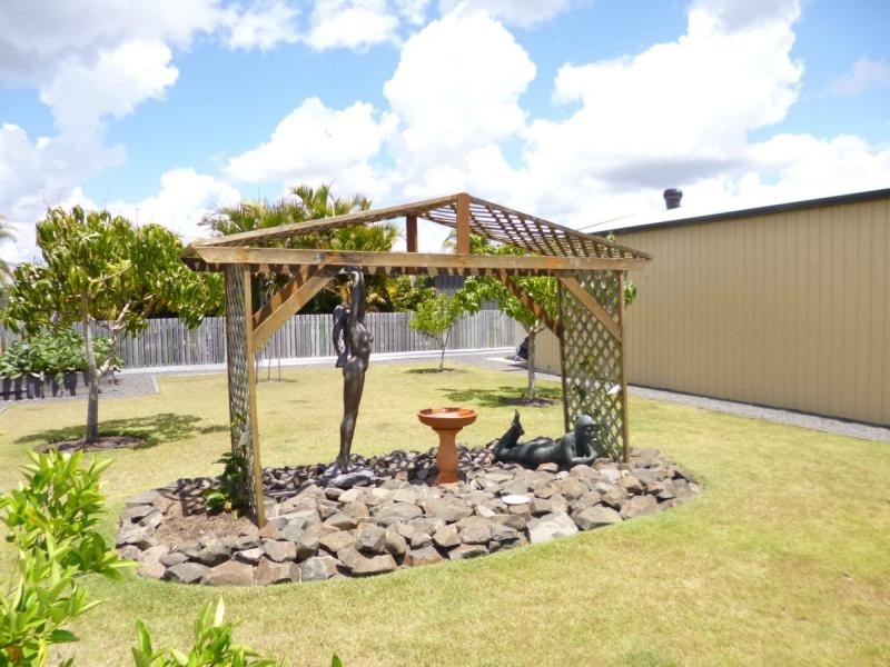 2 Sunset Avenue, Woodgate QLD 4660