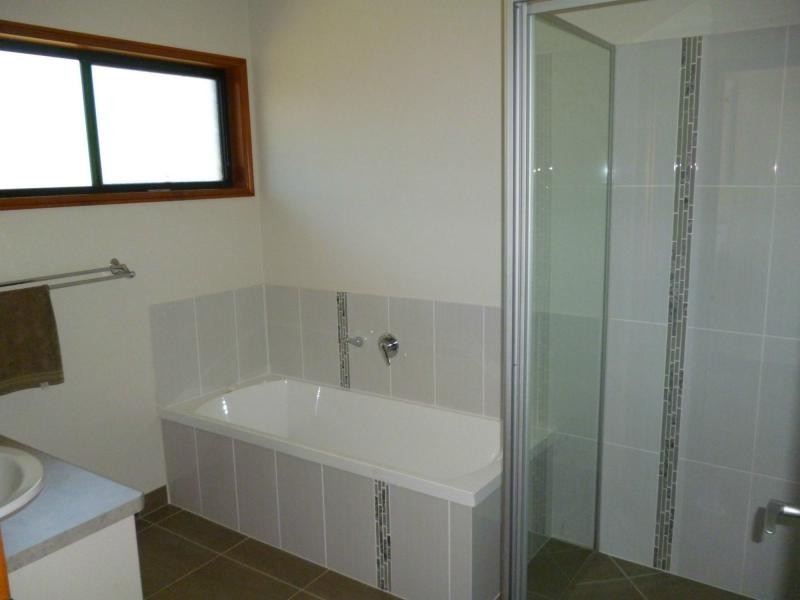 34 OAKVIEW Drive, Redridge QLD 4660